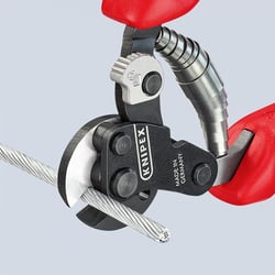 KNIPEX Drahtseilschere 95 62 160 beim Schneiden von Material