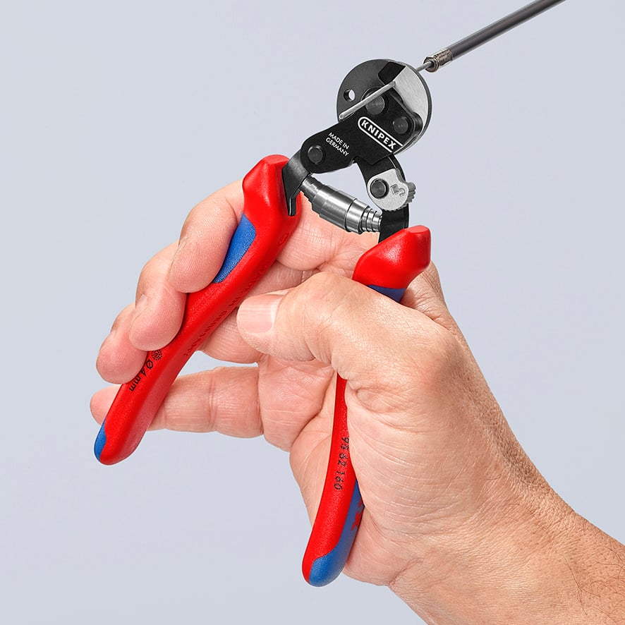 KNIPEX Drahtseilschere 95 62 160 in Anwendung